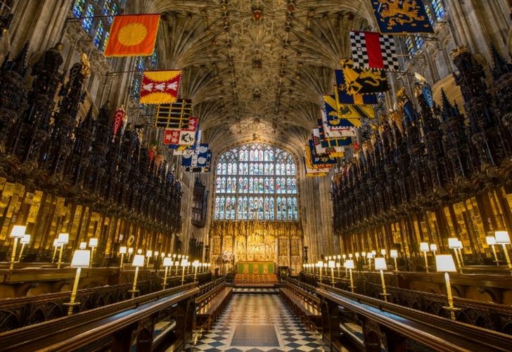 Capilla de St. George: lugar de bodas, bautismos y funerales reales, allí fue bautizado el príncipe Harry en 1984.