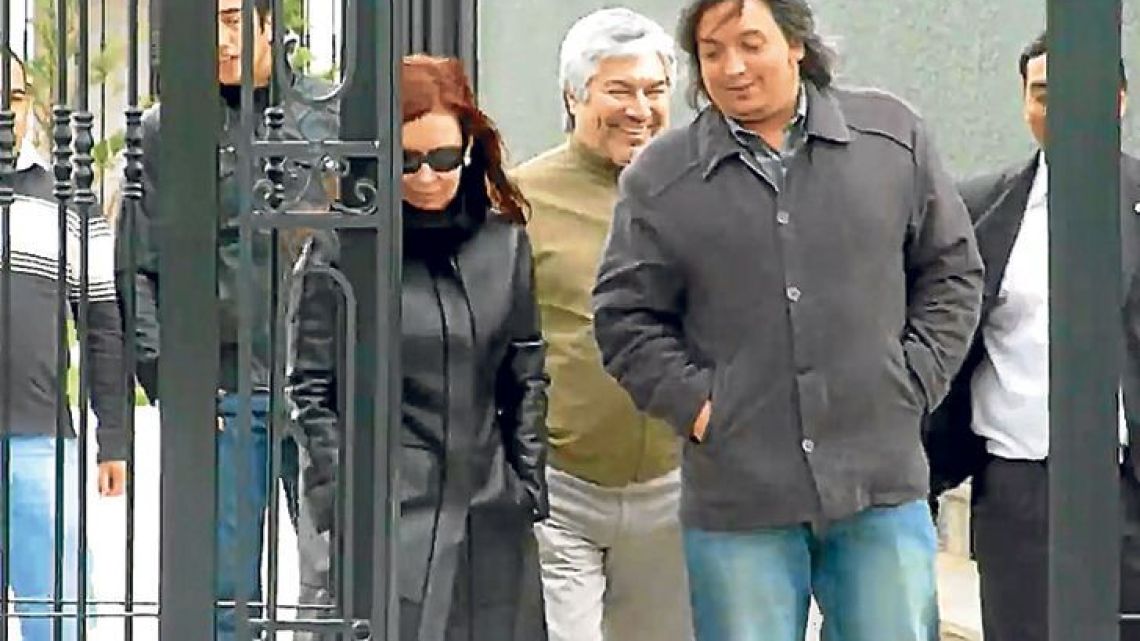 Cristina Fernández de Kirchner (left), Lázaro Báez (centre) and Máximo Kirchner (right).