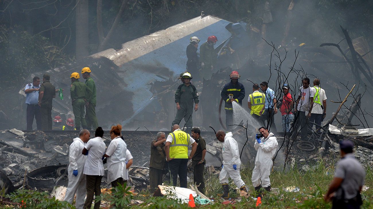 Un avión con 113 personas a bordo se estrelló poco después de despegar del aeropuerto de La Habana, informaron los medios estatales.