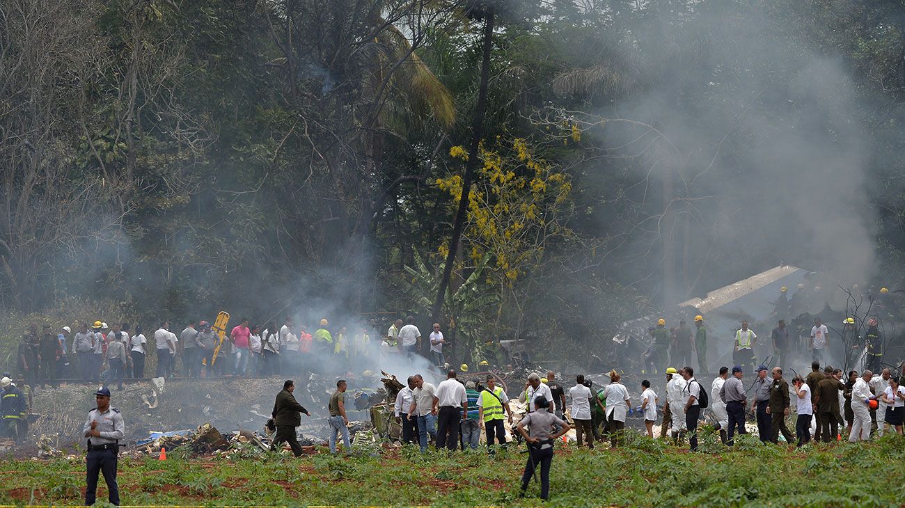 Un avión con 113 personas a bordo se estrelló poco después de despegar del aeropuerto de La Habana, informaron los medios estatales.