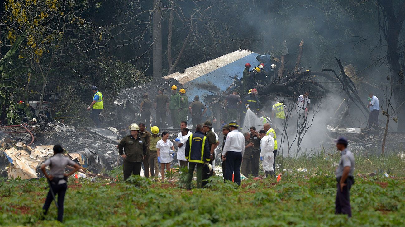 Un avión con 113 personas a bordo se estrelló poco después de despegar del aeropuerto de La Habana, informaron los medios estatales.