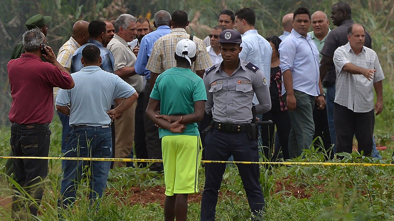 Un avión con 113 personas a bordo se estrelló poco después de despegar del aeropuerto de La Habana, informaron los medios estatales.