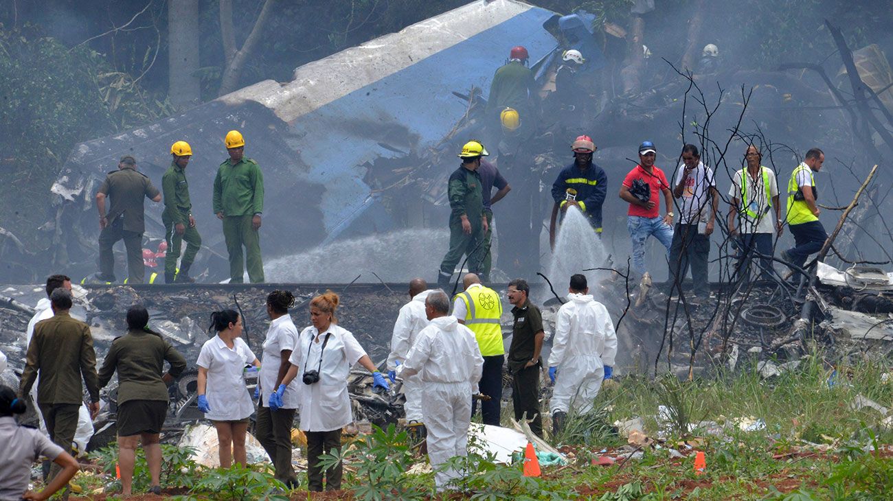 Un avión con 113 personas a bordo se estrelló poco después de despegar del aeropuerto de La Habana, informaron los medios estatales.