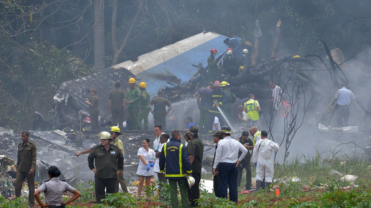 Un avión con 113 personas a bordo se estrelló poco después de despegar del aeropuerto de La Habana, informaron los medios estatales.