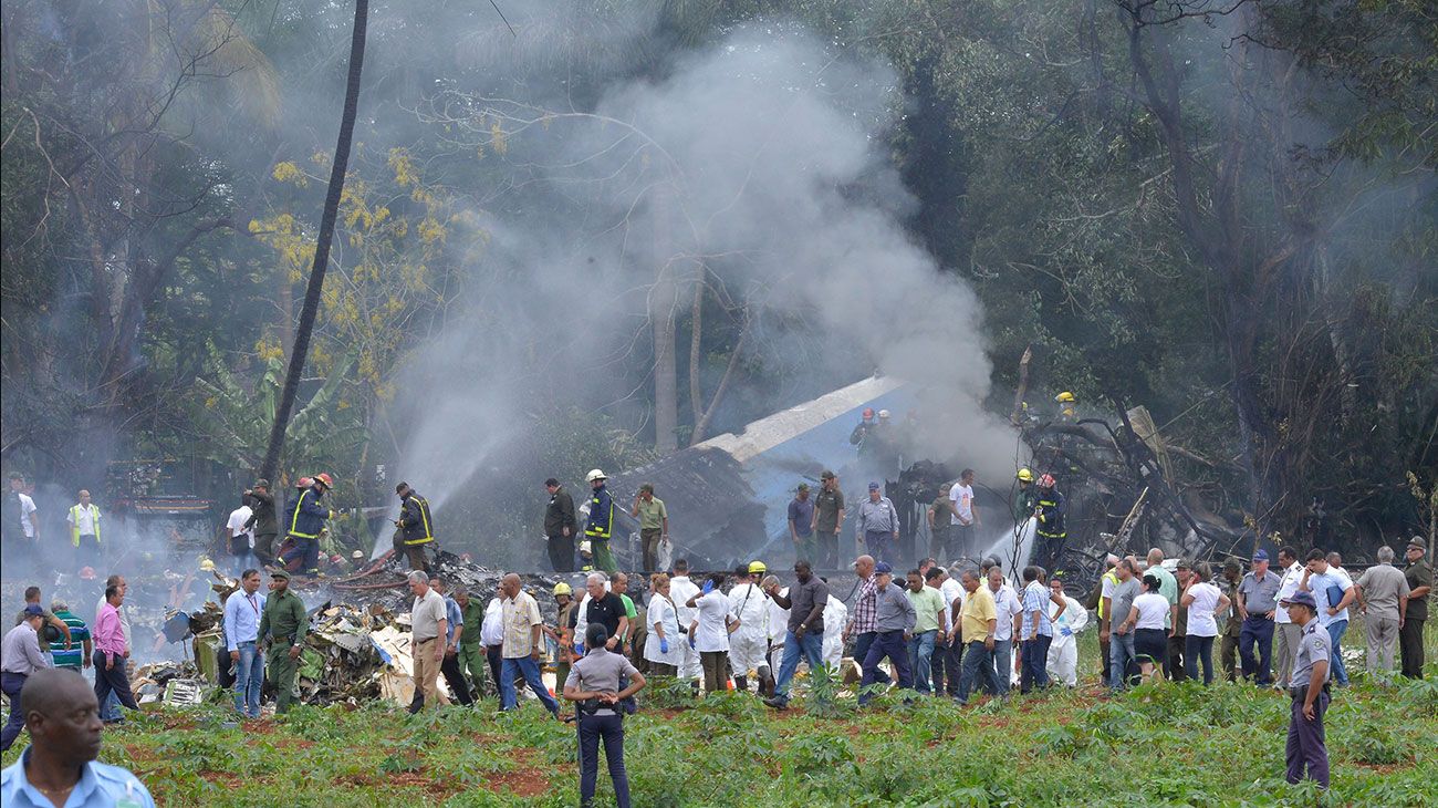 Un avión con 113 personas a bordo se estrelló poco después de despegar del aeropuerto de La Habana, informaron los medios estatales.