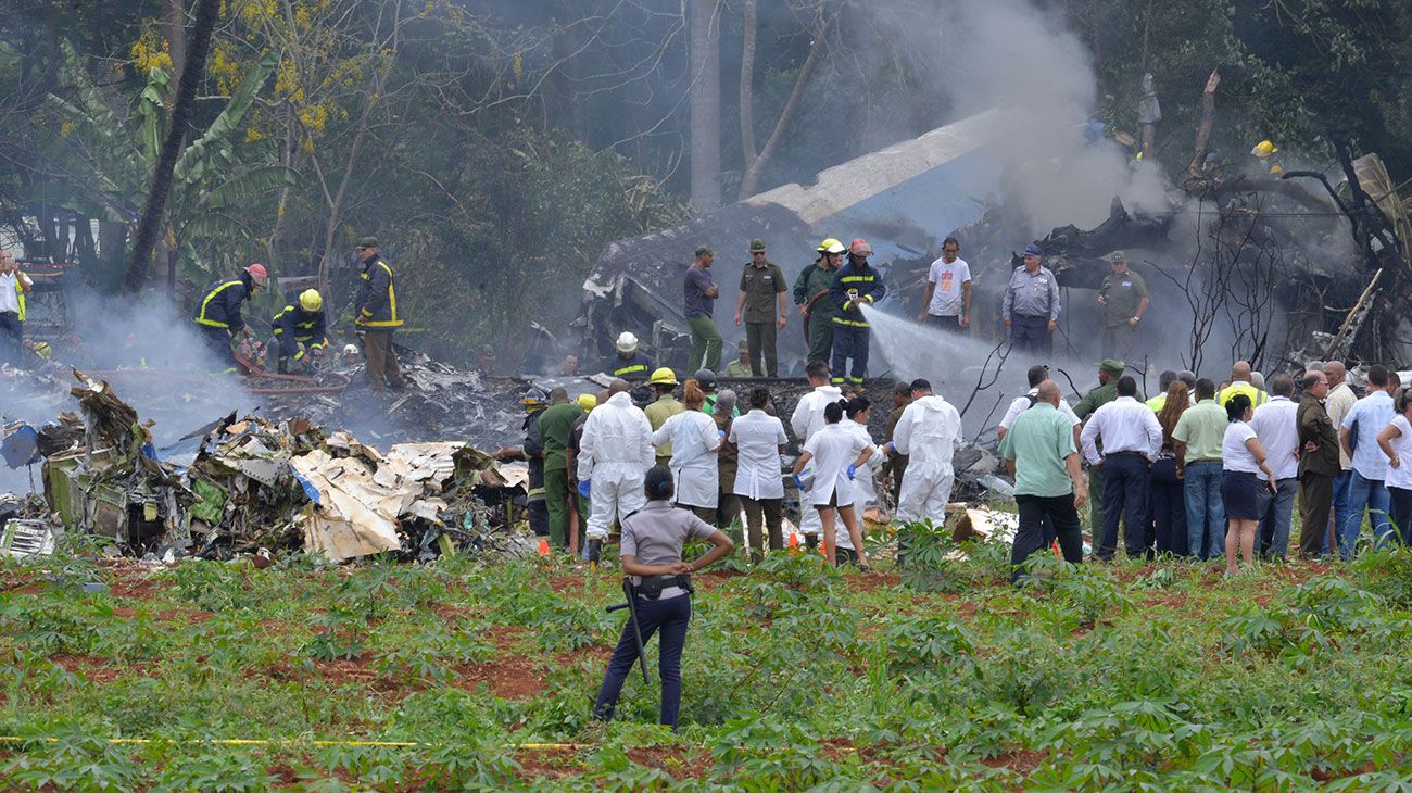 Un avión con 113 personas a bordo se estrelló poco después de despegar del aeropuerto de La Habana, informaron los medios estatales.