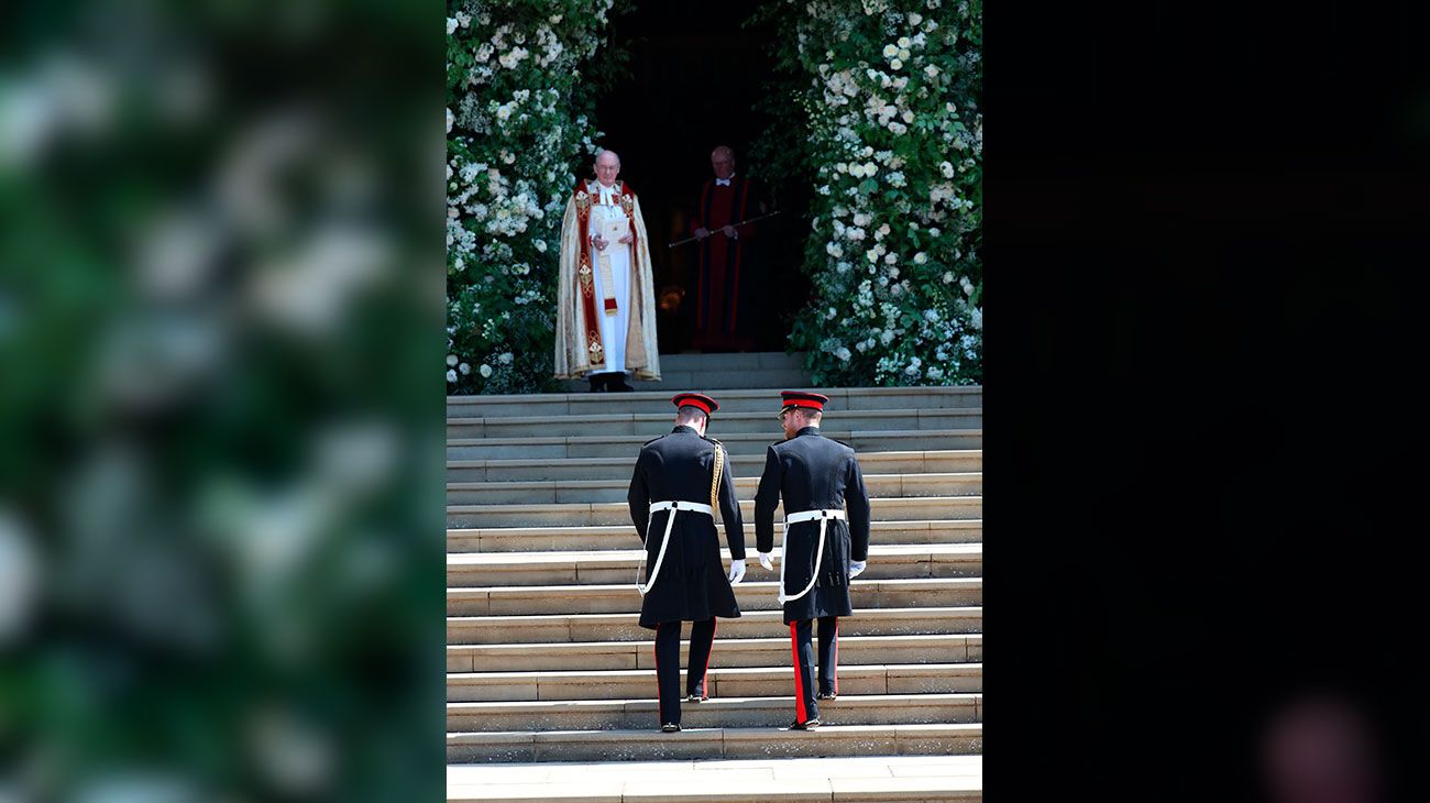  El príncipe Harry de Gran Bretaña, duque de Sussex (L) y prometida estadounidense del príncipe Harry Meghan Markle se unen para su boda en la Capilla de San Jorge, en el Castillo de Windsor