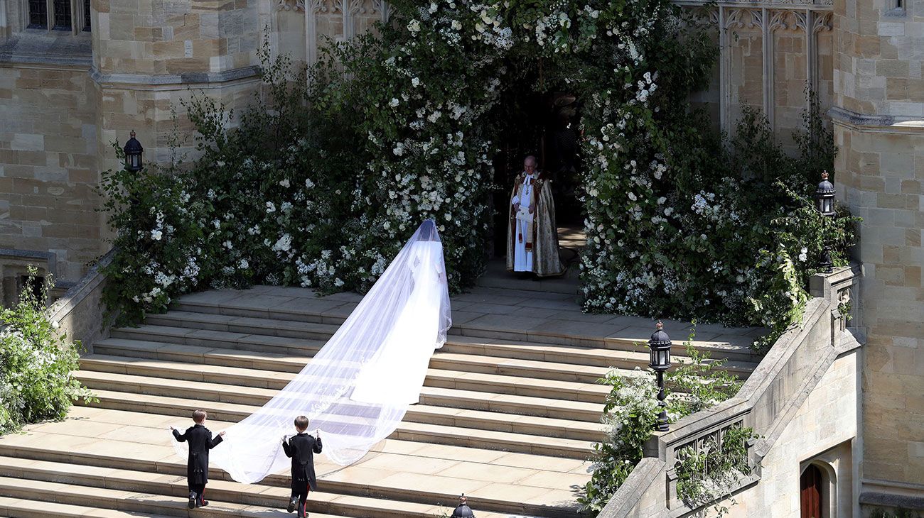  El príncipe Harry de Gran Bretaña, duque de Sussex (L) y prometida estadounidense del príncipe Harry Meghan Markle se unen para su boda en la Capilla de San Jorge, en el Castillo de Windsor