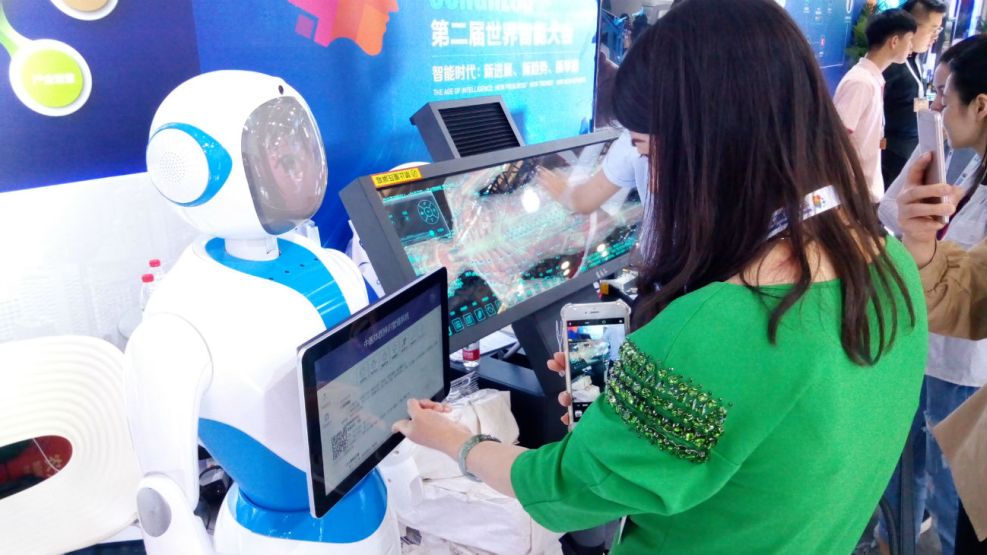 Innovación. Autos autónomos y pantallas de reconocimiento facial, avances chinos en máquinas inteligentes.