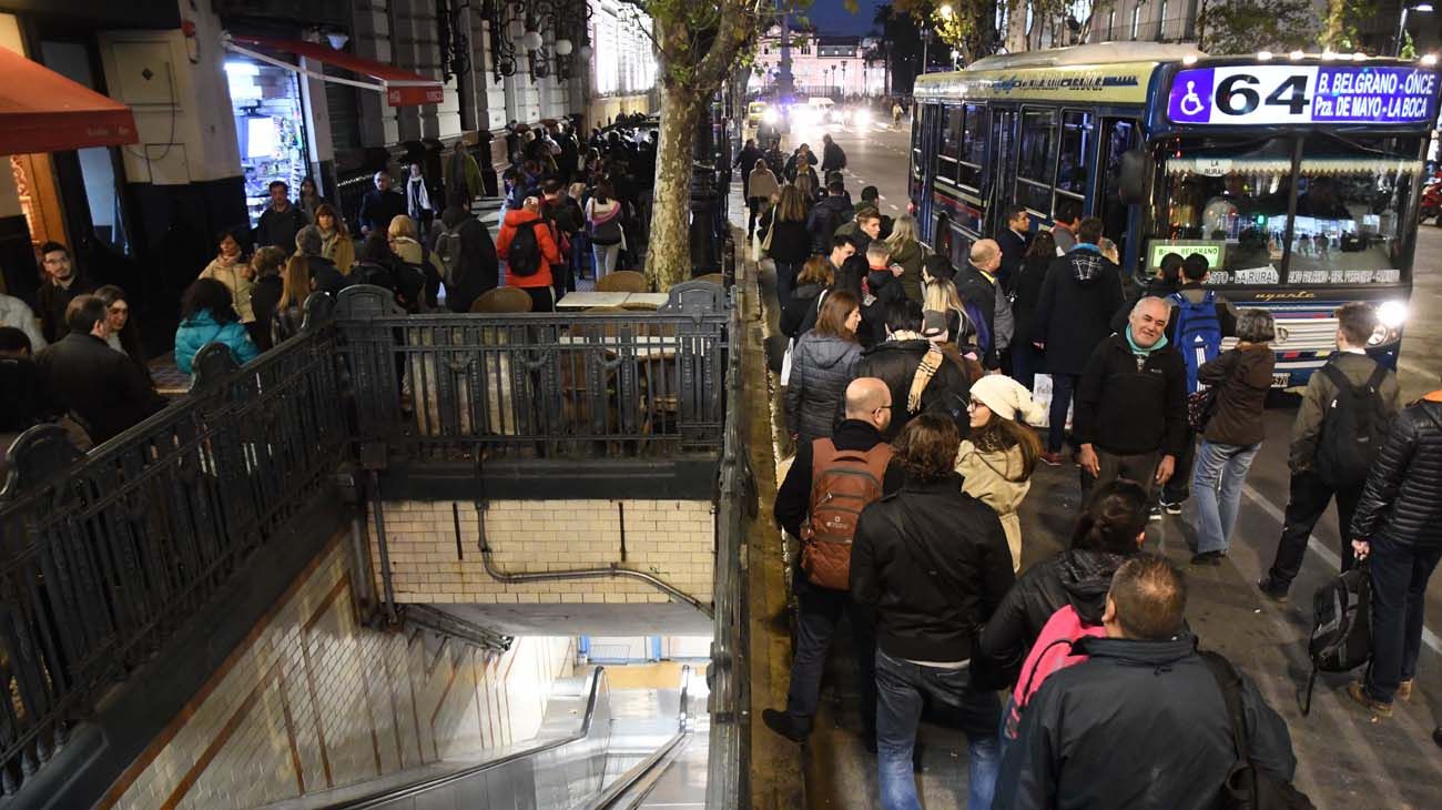 Caos de tránsito por el paro de subtes