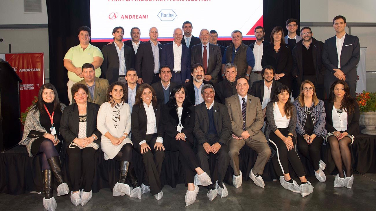 Autoridades de Andreani y Roche en la inauguración de la planta CyPE- Canales y Productos Especiales. 