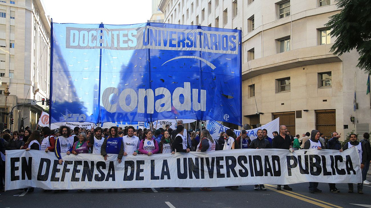 Acto de cierre de la Marcha Federal Educativa en Plaza de Mayo.