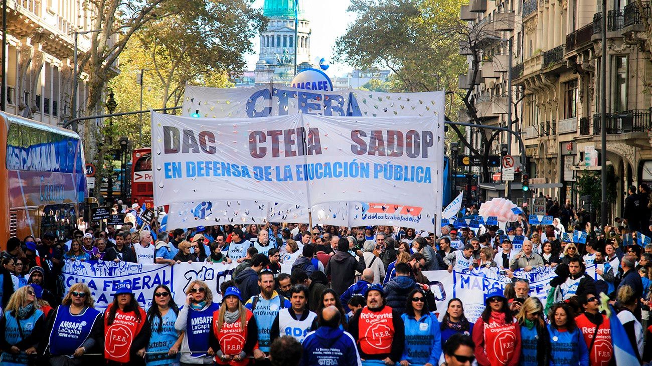 Acto de cierre de la Marcha Federal Educativa en Plaza de Mayo.