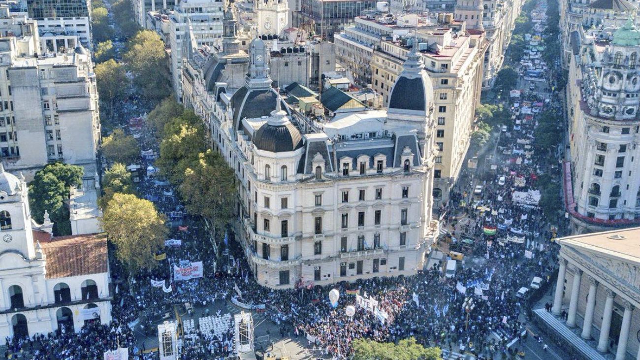 Vista del acto de cierre de la Marcha Federal Educativa en la Plaza de Mayo.