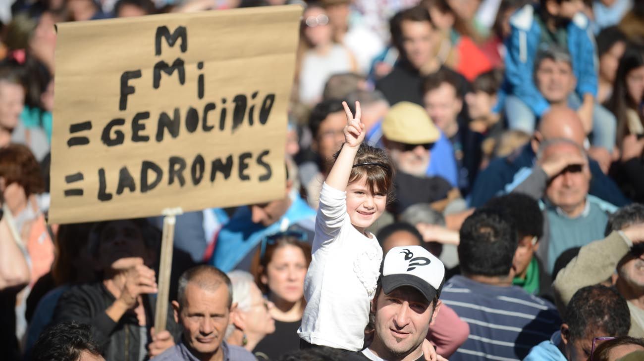 Acto por el 25 de Mayo en la ciudad de Buenos Aires de organizaciones sociales y sindicales.