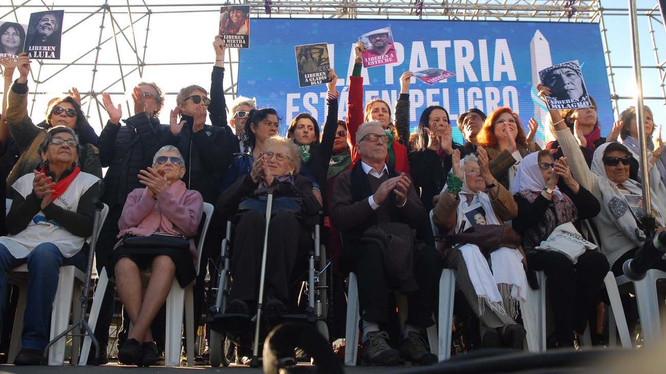 Acto por el 25 de Mayo en la Plaza de La Republica.