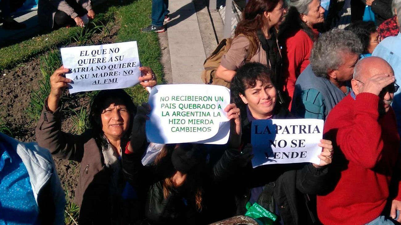 Marcha en el obelisco contra al acuerdo con el FMI