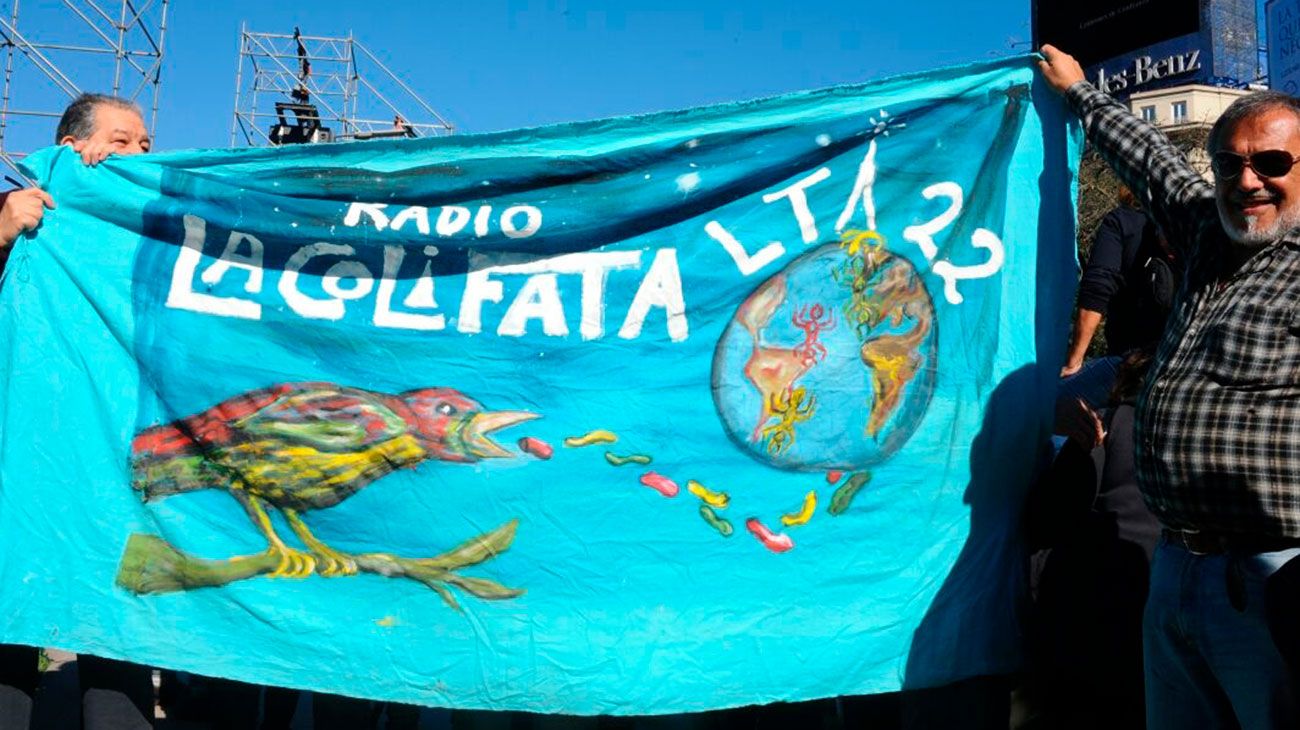 Militantes de organizaciones gremiales, politicas y sociales, actores y referentes de los derechos humanos se concentran en el Obelisco para expresar su rechazo a las negociaciones entre el Gobierno y el Fondo Monetario Internacional (FMI).