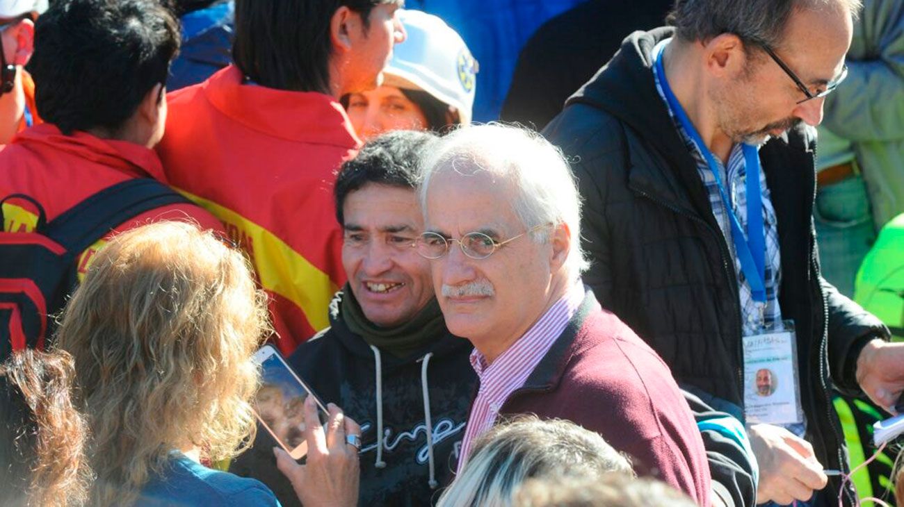 Militantes de organizaciones gremiales, politicas y sociales, actores y referentes de los derechos humanos se concentran en el Obelisco para expresar su rechazo a las negociaciones entre el Gobierno y el Fondo Monetario Internacional (FMI).