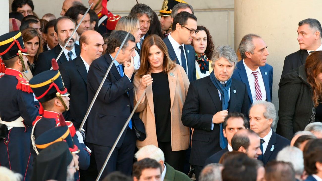 Miembros del Gabinete Nacional salen de la Catedral Metropolitana