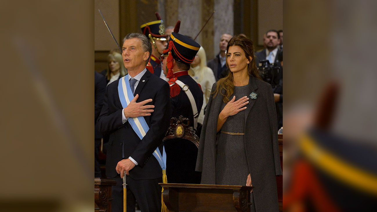 El presidente Mauricio Macri concurrió hoy al Tedeum en la Catedral Metropolitana, que encabezó el arzobispo de Buenos Aires, Mario Poli. Junto al jefe de Estado estuvieron la primera dama, Juliana Awada; funcionarios del Gabinete nacional, jefes de las Fuerzas Armadas y miembros del cuerpo diplomático.