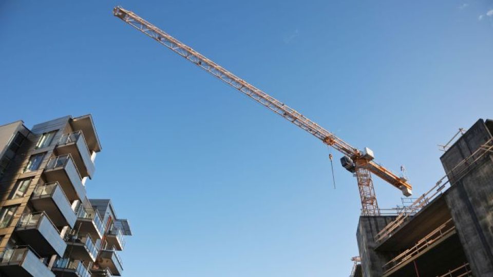 GOLPEADO. Para los analistas, el mercado inmobiliario estará afectado durante varios meses.