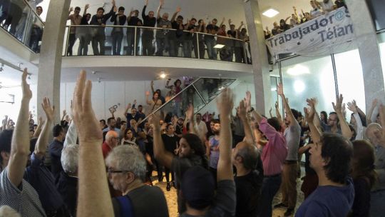 Asamblea en Télam por los despidos de dos periodistas.