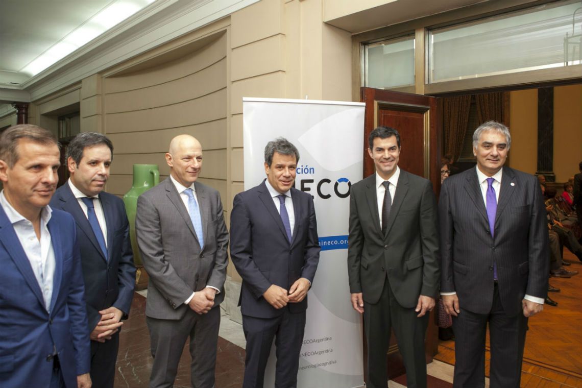 Facundo Manes junto al gobernador de Salta Juan Manuel Urtubey, Sergio Berensztein, Santiago Montoya, Gastón Manes y Martín Redrado