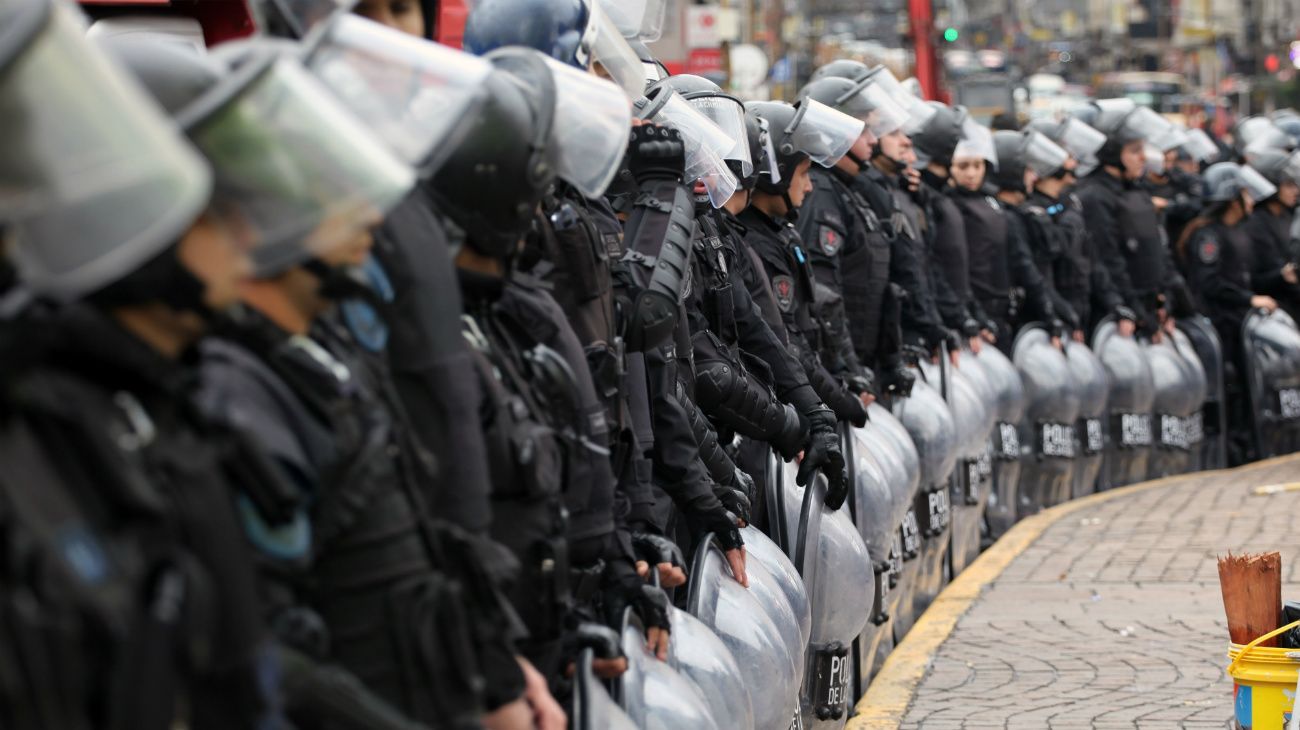 Militantes de organizaciones sociales y políticas de izquierda realizaron una serie de protestas en el Obelisco que complicaron el tránsito en la zona céntrica de la Capital Federal durante todo el día.