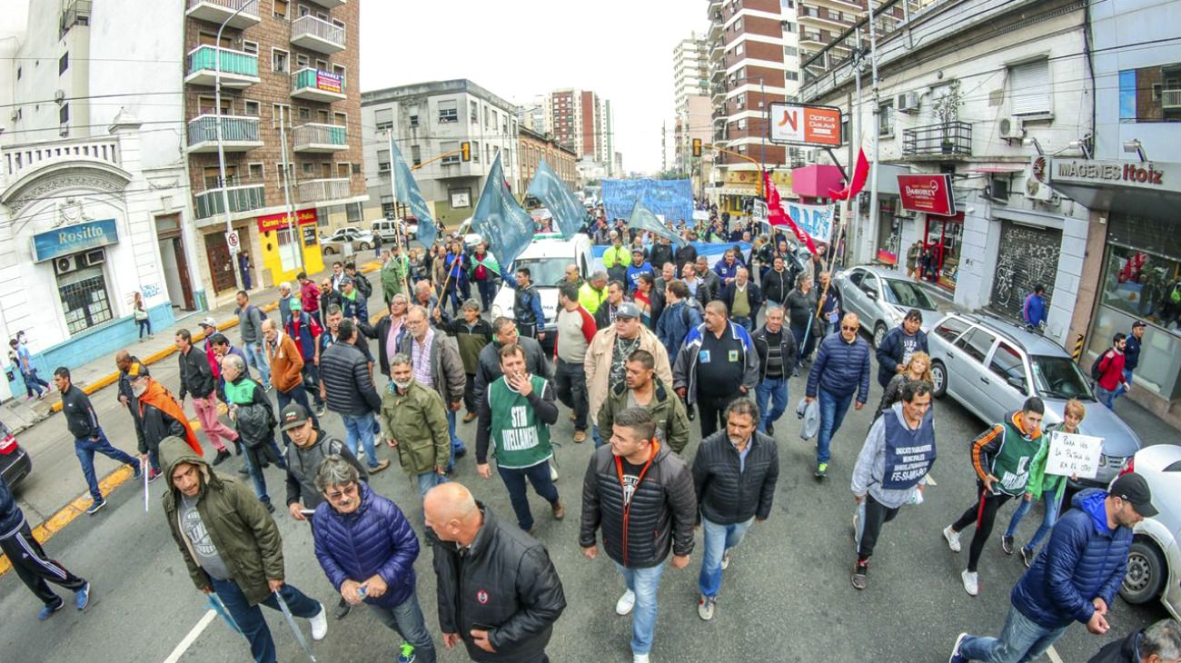 Martes tenso. Militantes de organizaciones sociales y políticas de izquierda realizaron una serie de protestas en el Obelisco que complicaron el tránsito en la zona céntrica de la Capital Federal durante todo el día.