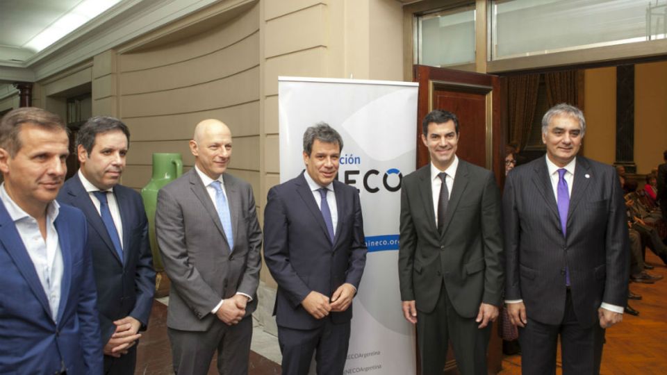 Facundo Manes junto al gobernador de Salta Juan Manuel Urtubey, Sergio Berensztein, Santiago Montoya, Gastón Manes y Martín Redrado