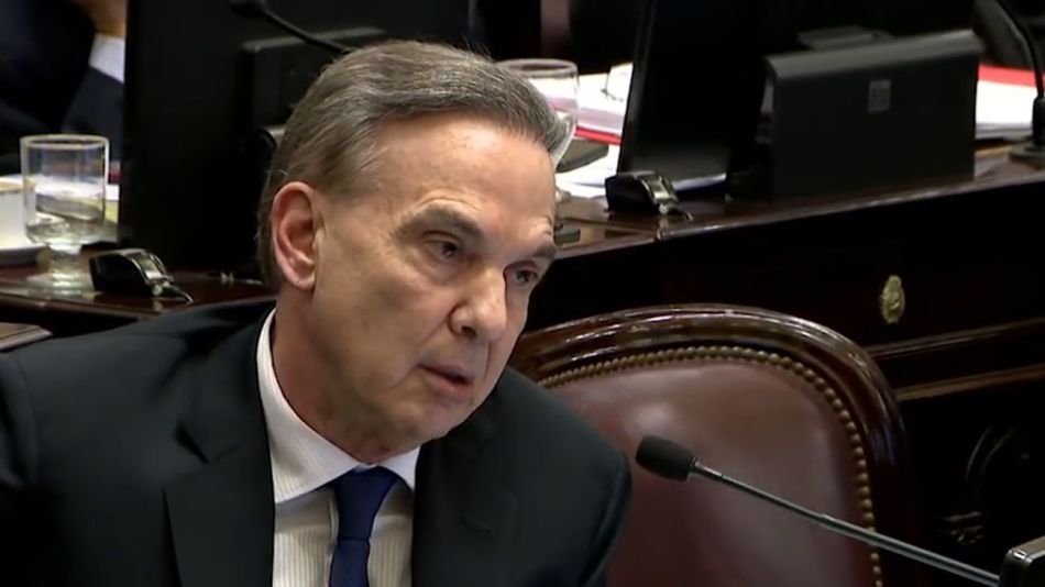 El senador Miguel Ángel Pichetto en el debate por las tarifas.