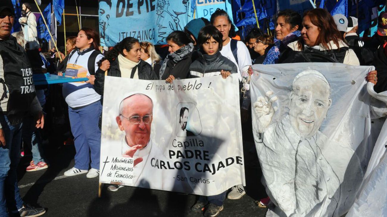 Columnas de manifestantes preparan su ingreso a la ciudad de Buenos Aires