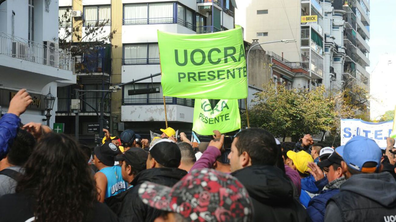 Columnas de manifestantes preparan su ingreso a la ciudad de Buenos Aires