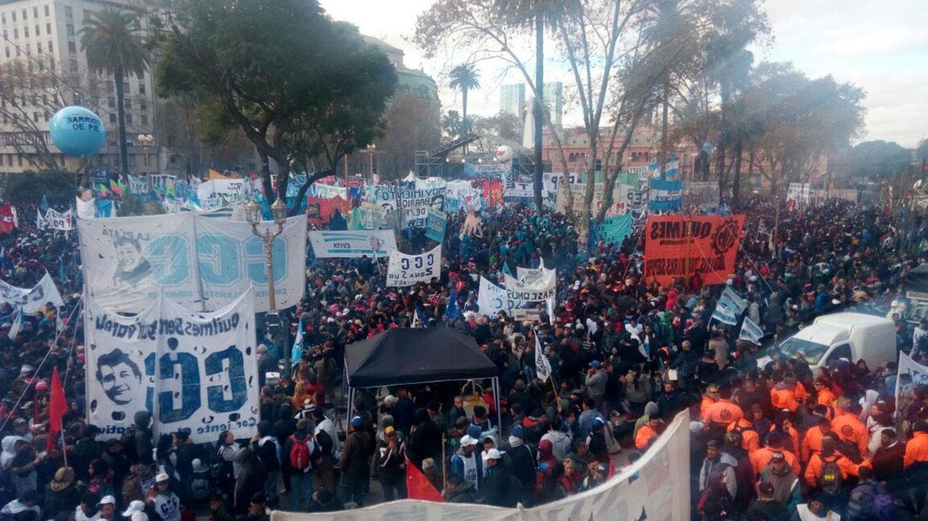 La Marcha Federal confluye en distintos puntos de la ciudad de Buenos Aires, y terminó en Plaza de Mayo.