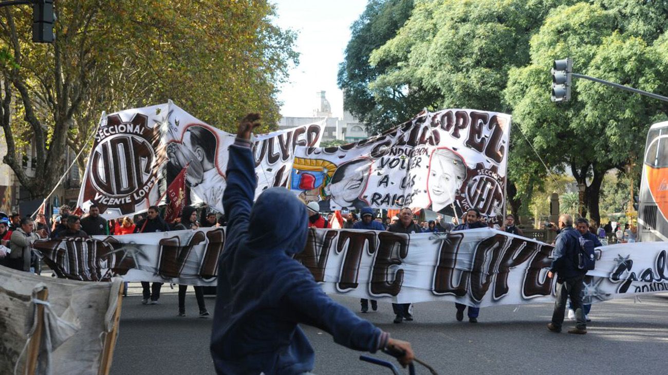 La Marcha Federal confluye en distintos puntos de la ciudad de Buenos Aires, y terminó en Plaza de Mayo.