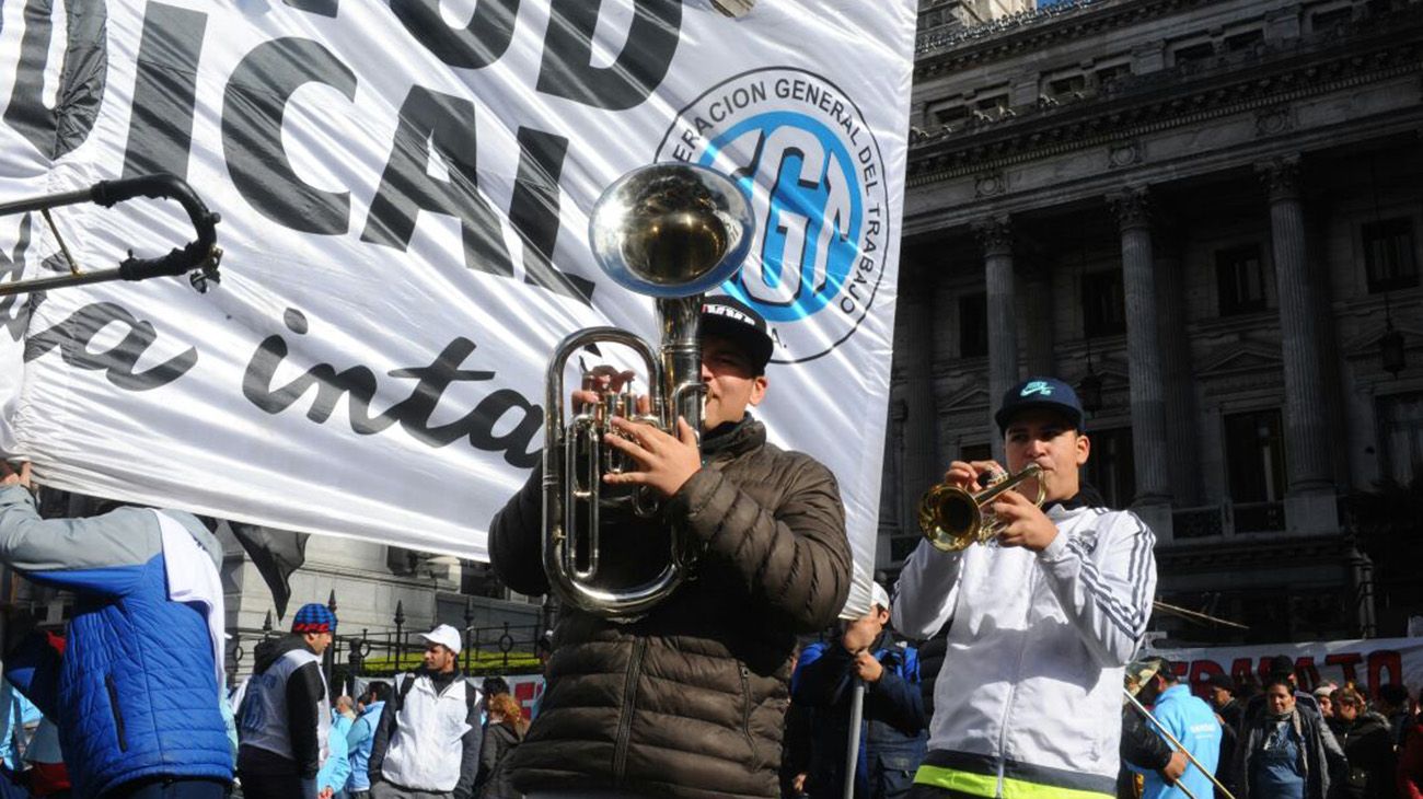 La Marcha Federal confluye en distintos puntos de la ciudad de Buenos Aires, y terminó en Plaza de Mayo.