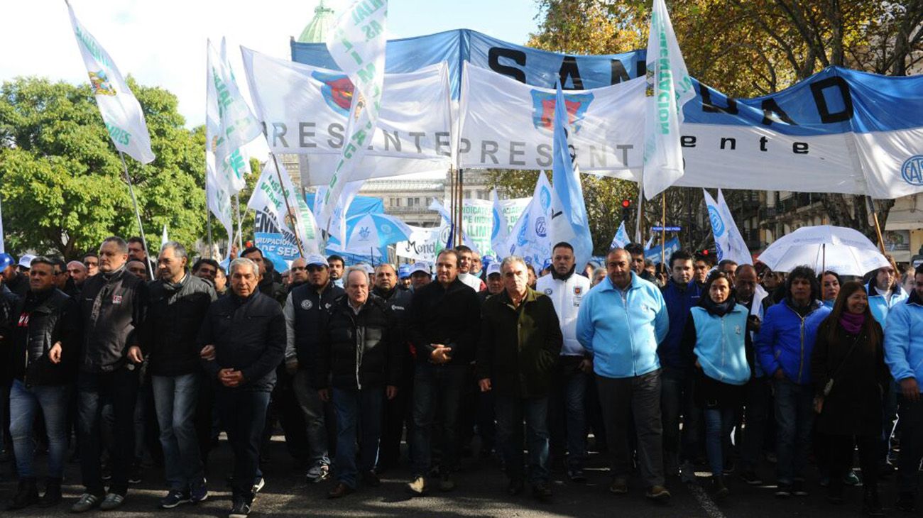 La Marcha Federal confluye en distintos puntos de la ciudad de Buenos Aires, y terminó en Plaza de Mayo.