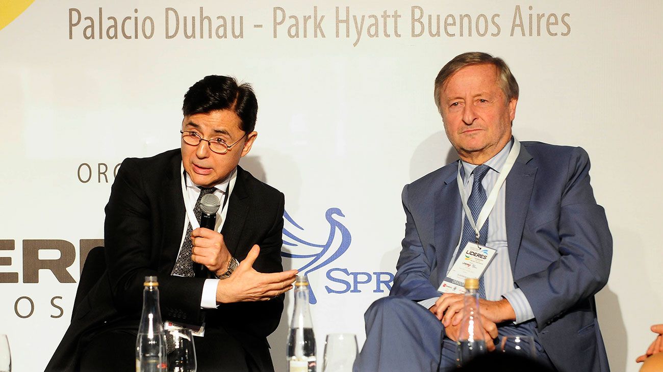 Jorge Fontevecchia y Cristiano Rattazzi en el panel.