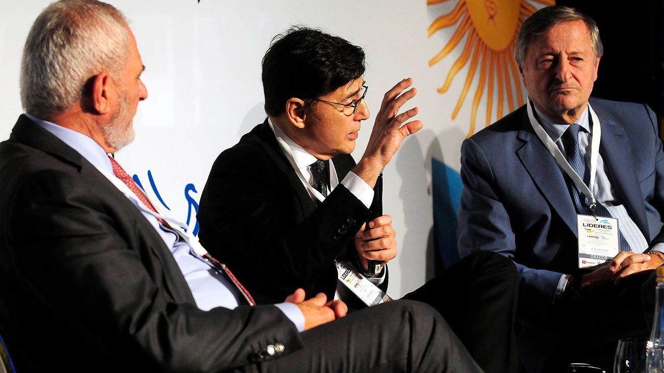 Oscar Andreani, Jorge Fontevecchia y Cristiano Rattazzi en el panel.