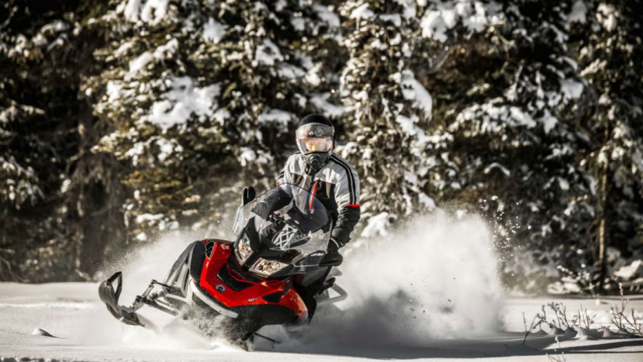 Weekend Llegan al país las nuevas motos de nieve SkiDoo Weekend Llegan al país las nuevas motos de nieve SkiDoo