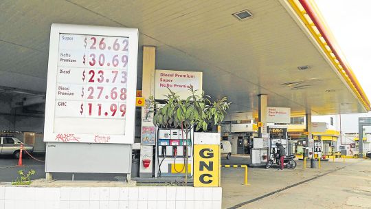 SURTIDORES. Así estaban ayer los precios en las estaciones de servicio. Hoy empiezan a cambiar.