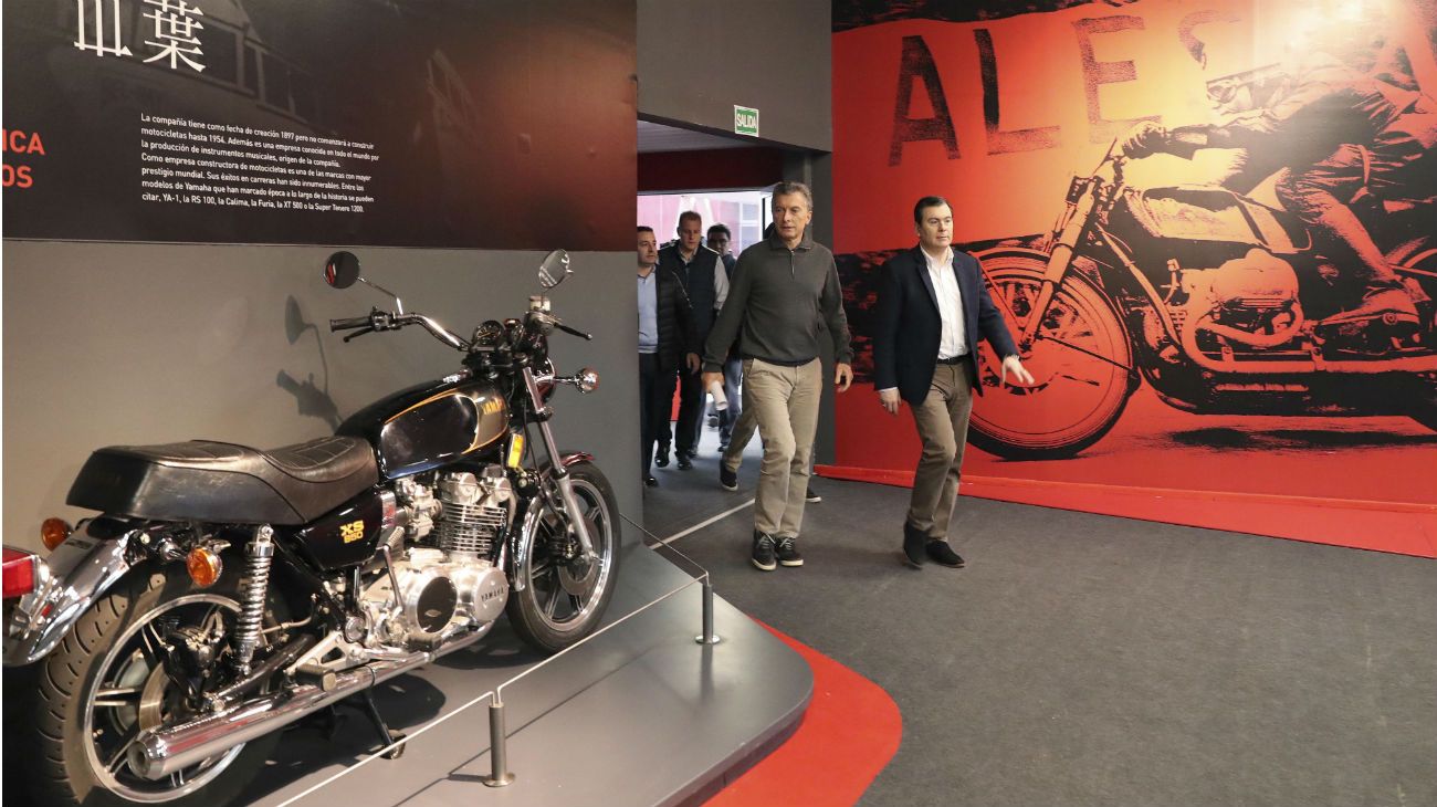 Mauricio Macri se reunió con el gobernador de Santiago del Estero, Gerardo Zamora, recorrió el Museo del Automóvil en Termas de Río Hondo. 