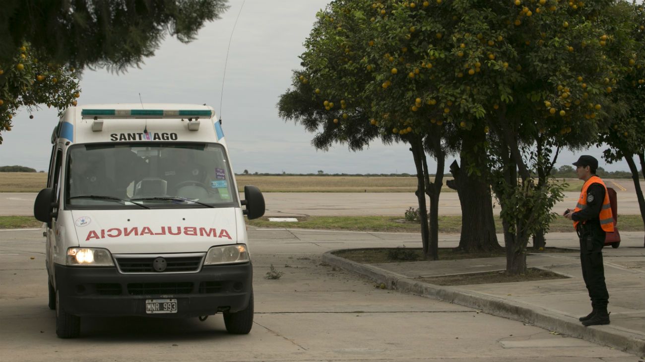 Siete de los trece integrantes de la comitiva presidencial que debió aterrizar ayer preventivamente un helicóptero en una zona de alta montaña de Catamarca, entre ellos el vocero presidencial Iván Pavlovsky, fueron rescatados y llegaron esta tarde a Santiago del Estero, mientras que los demás tripulantes descendían "a pie pero bien equipados". 