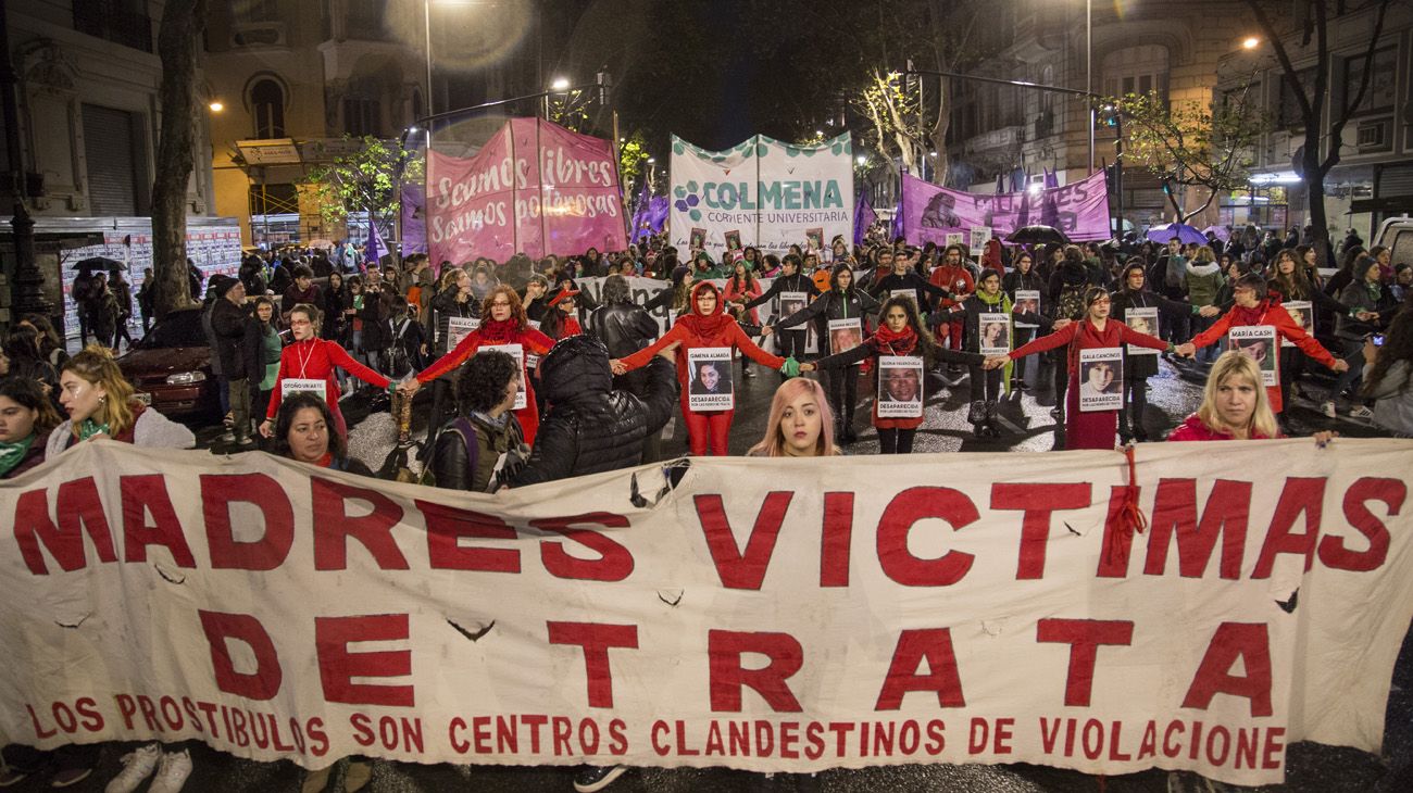 a movilización comenzó a las 18 desde Plaza de Mayo y confluyó poco después en las puertas del Palacio Legislativo.