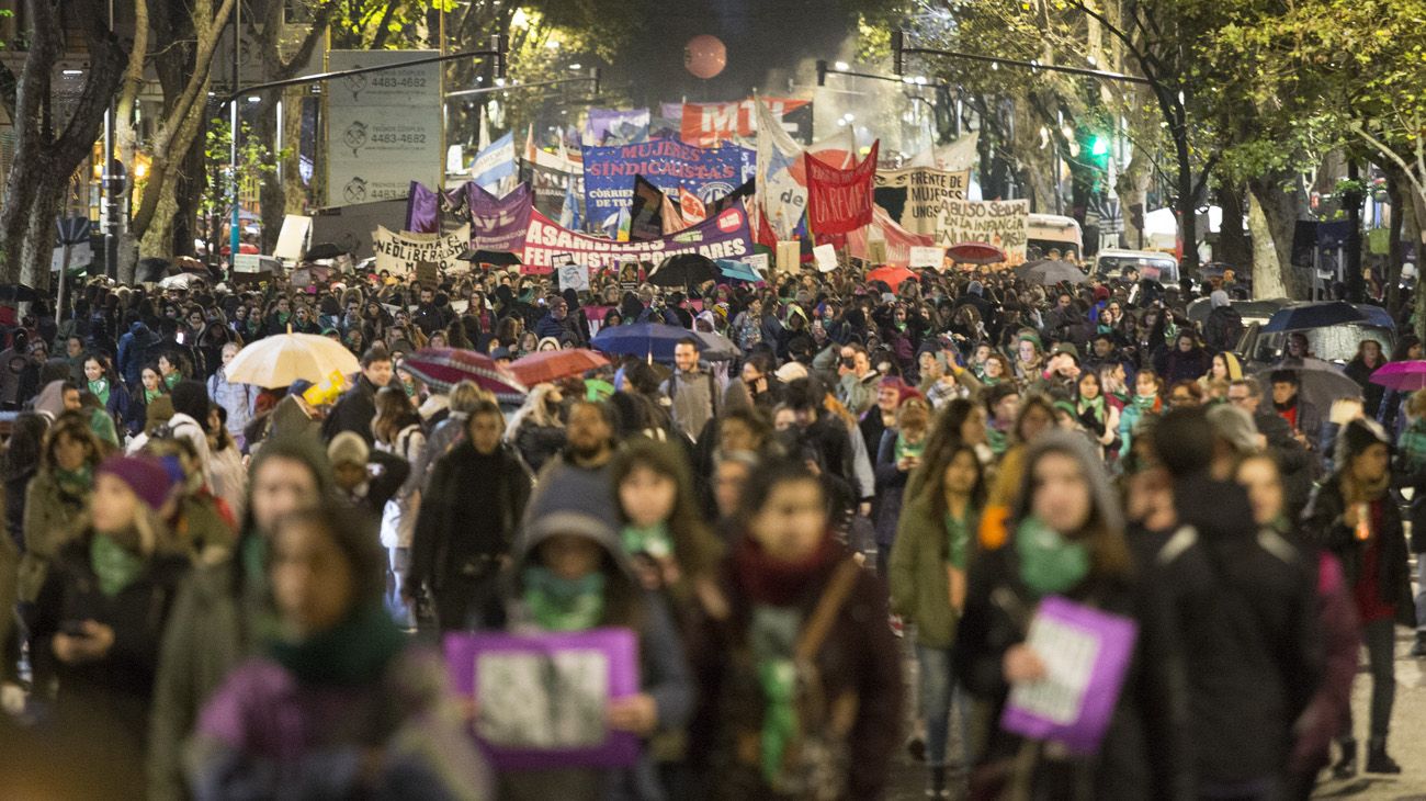 a movilización comenzó a las 18 desde Plaza de Mayo y confluyó poco después en las puertas del Palacio Legislativo.