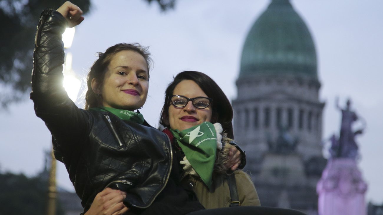 a movilización comenzó a las 18 desde Plaza de Mayo y confluyó poco después en las puertas del Palacio Legislativo.