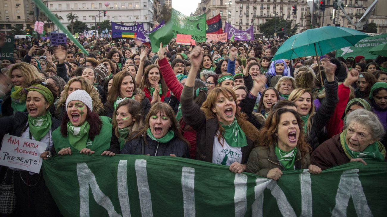 a movilización comenzó a las 18 desde Plaza de Mayo y confluyó poco después en las puertas del Palacio Legislativo.