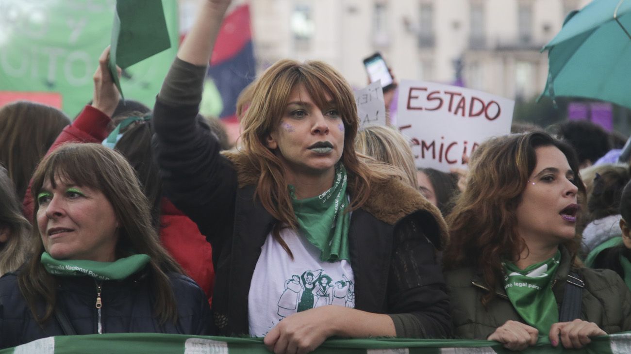 a movilización comenzó a las 18 desde Plaza de Mayo y confluyó poco después en las puertas del Palacio Legislativo.