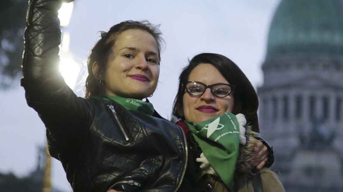 Protesters bear the green handkerchief, the symbol of the womens rights movement in Argentina, during the June 4 #NiUnaMenos march.
